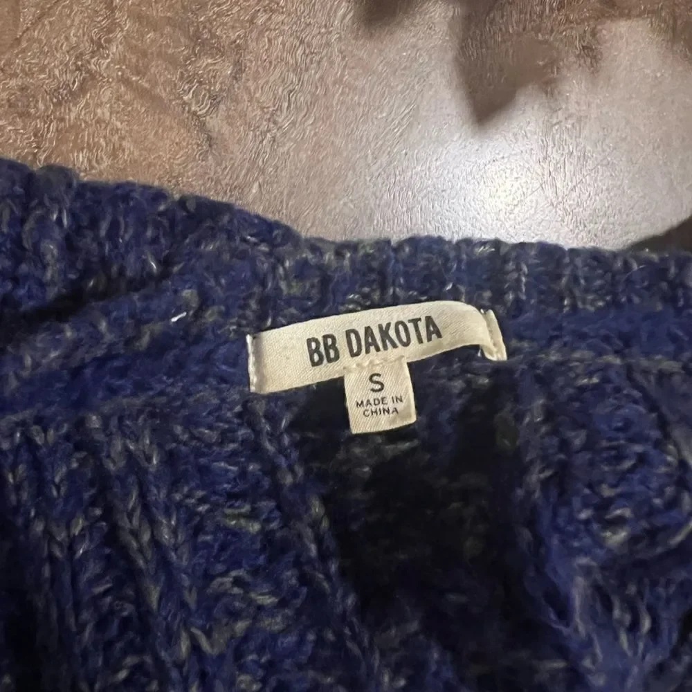 BB Dakota deep blue cable net sweater size small
